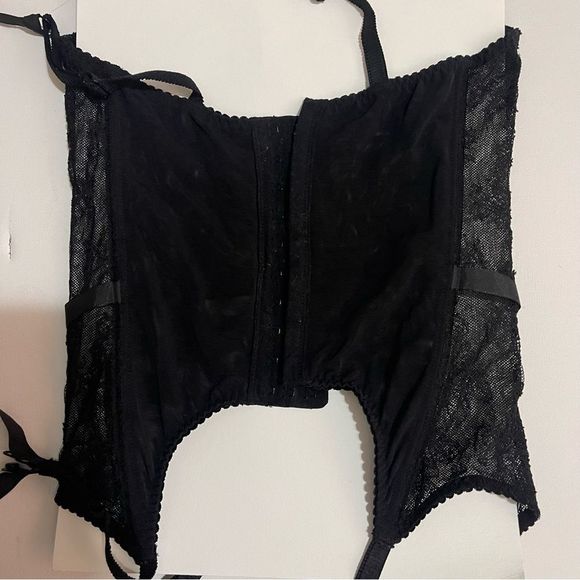 Agent provocateur love basque bustier is 34B - Picture 8 of 8